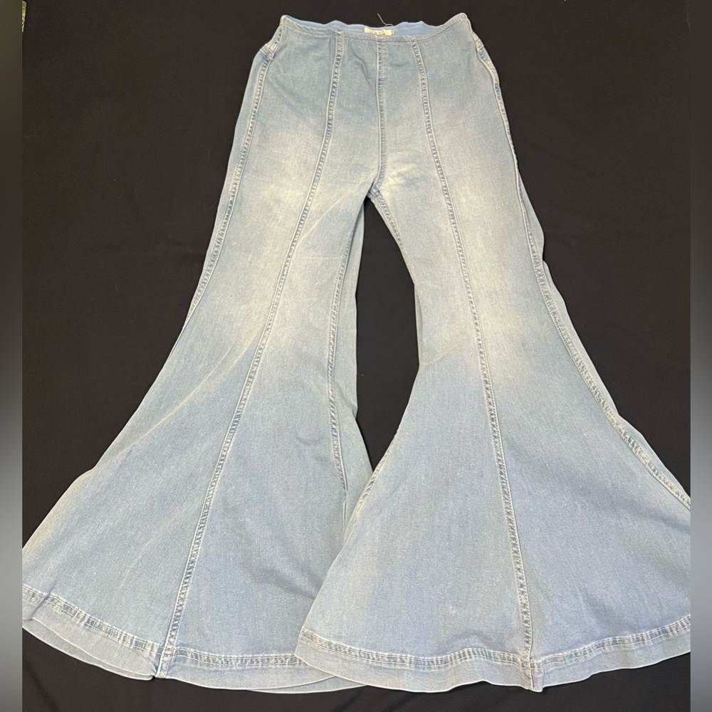 Vintage-Inspired Wide Flare Denim Jeans by We The Free Size: US 25 / UK 25